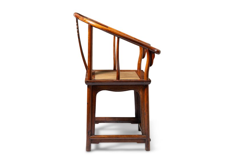 A pair of huanghuali horseshoe-back armchairs, Quanyi - 图11