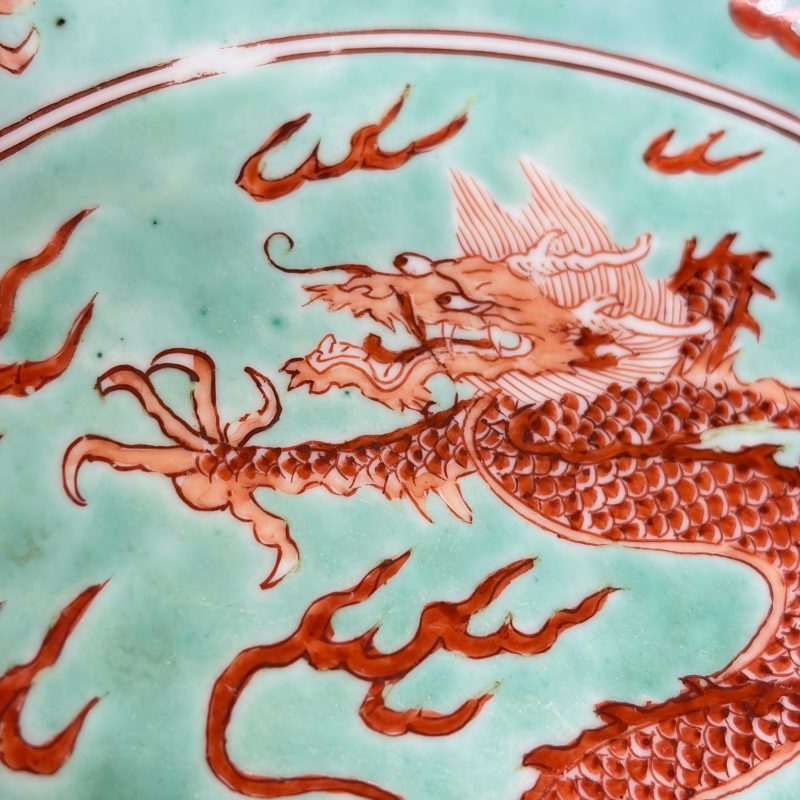 A Chinese iron-red-decorated and green-enamelled 'Dragon' plate - 图14