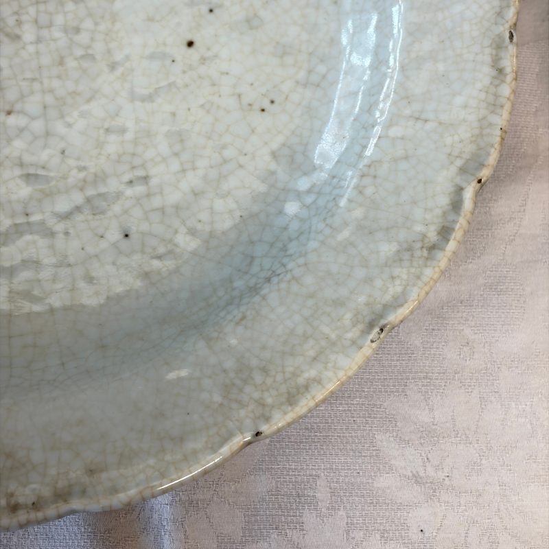 A Chinese blue and white 'Mandarin Duck' dish and a crackle-glazed dish - 图15
