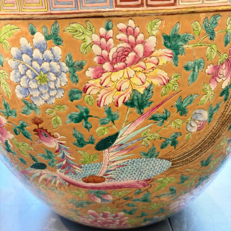 A large Chinese famille rose 'Phoenixes and Peonies' fish bowl for the Straits or Peranakan market - 图8