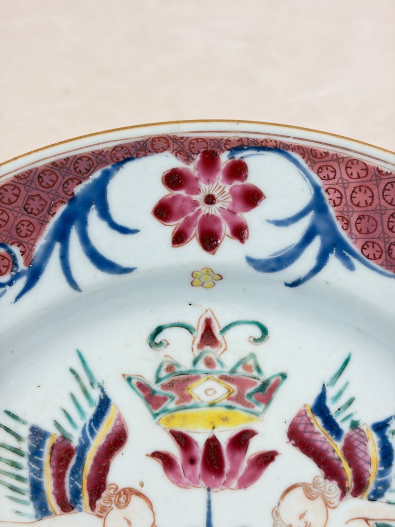 A pair of Chinese famille rose 'Winged Putti' plates - 图15