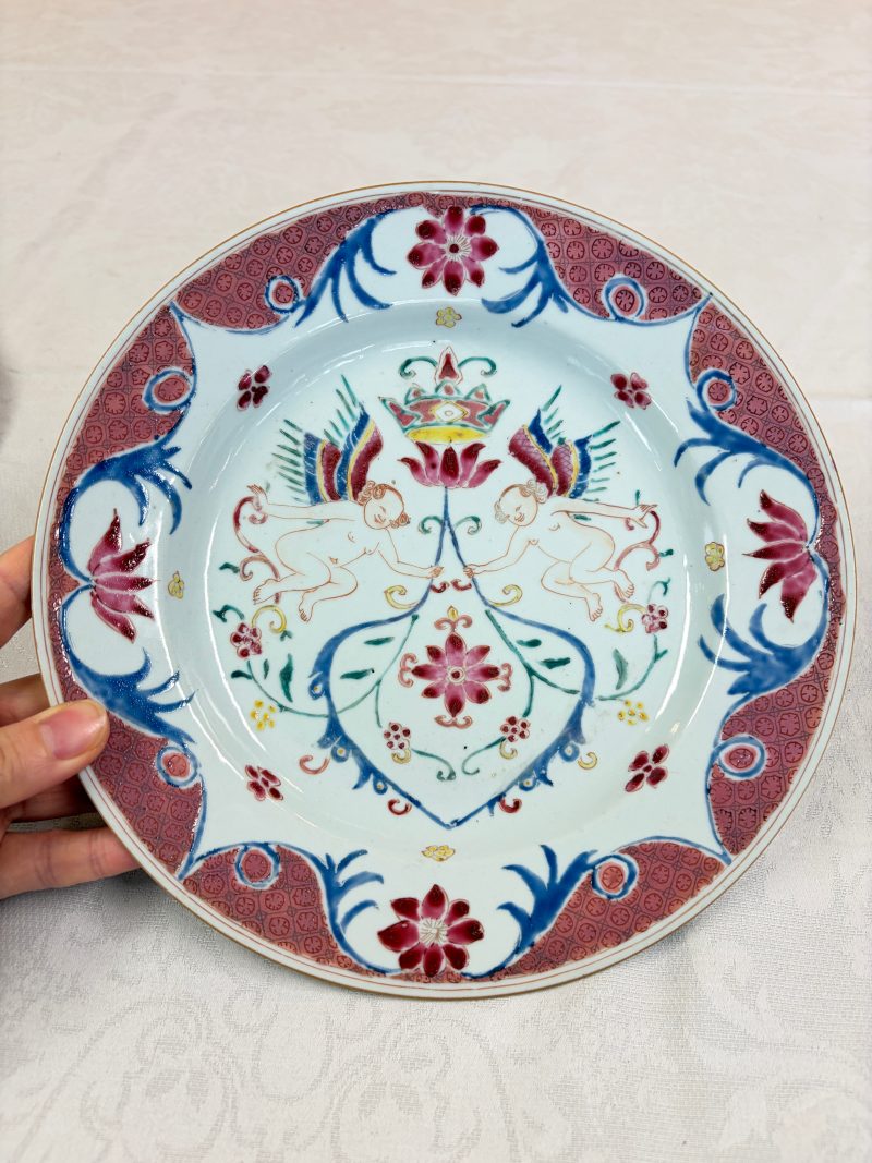 A pair of Chinese famille rose 'Winged Putti' plates - 图14
