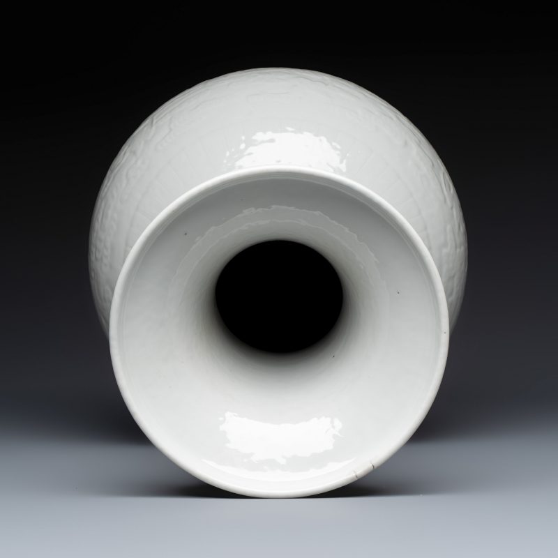 A Chinese white-glazed 'Bats among Clouds' vase with relief design - 图6