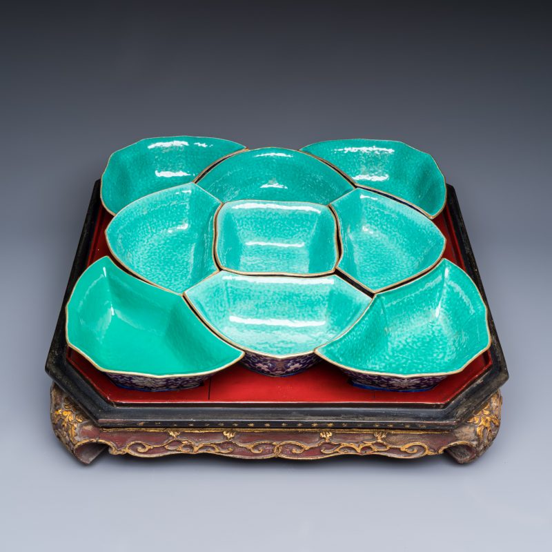 A Chinese polychrome-enamelled nine-piece sweetmeat set in a gilt-lacquered box - 图3