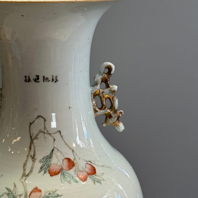 A Chinese famille rose vase and a qianjiang cai dish - 图12