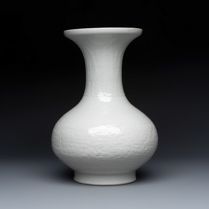 A Chinese white-glazed 'Bats among Clouds' vase with relief design - 图5