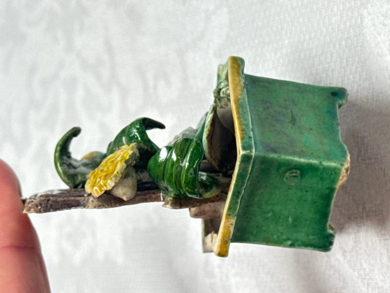 Three Chinese famille verte sancai biscuit 'Jardinière' incense stick holders - 图18