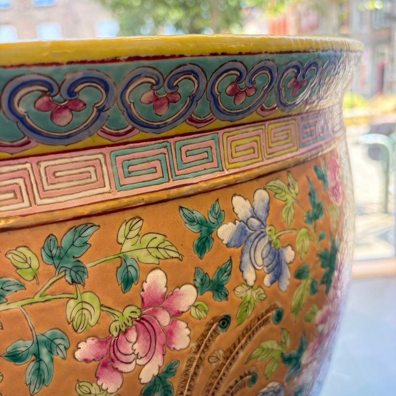 A large Chinese famille rose 'Phoenixes and Peonies' fish bowl for the Straits or Peranakan market - 图10