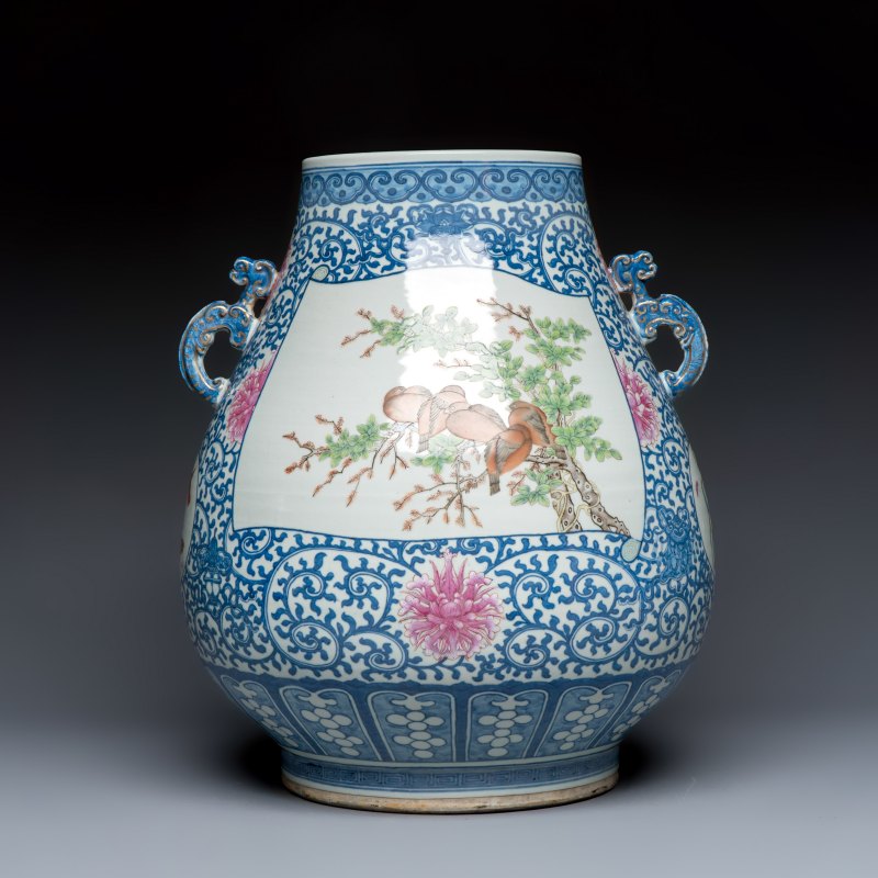 A large Chinese famille rose 'Hu' vase with birds and butterflies - 图4