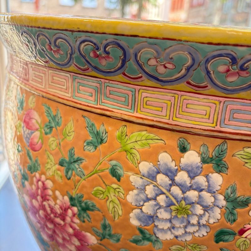 A large Chinese famille rose 'Phoenixes and Peonies' fish bowl for the Straits or Peranakan market - 图9