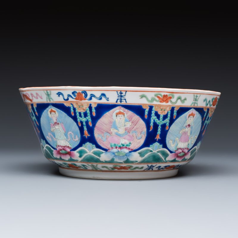 A Chinese famille rose blue-ground 'Baragon Tumed' octagonal bowl - 图3