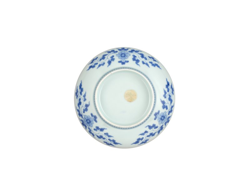 A porcelain dish, Nabeshima ware, Hizen, Edo period, late 17th – early 18th century | 色絵花筏文皿　肥前　鍋島藩窯　江戸時代中期　17世紀後半～18世紀前半 - 图3