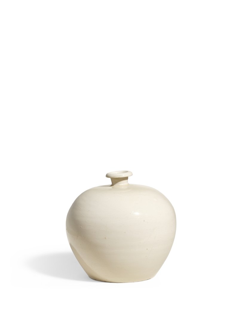A rare Dingyao white-glazed 'tulu' jar, Northern Song dynasty | 北宋　定窰白釉吐魯瓶
