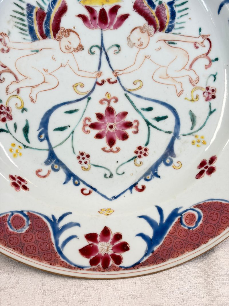 A pair of Chinese famille rose 'Winged Putti' plates - 图17