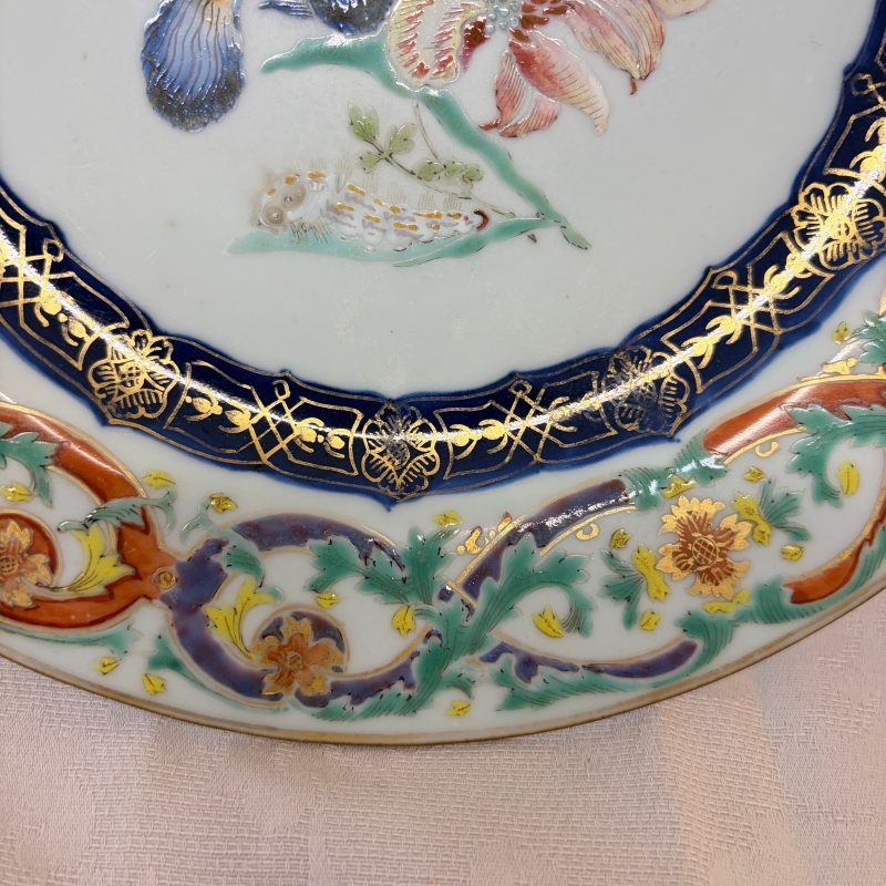 A Chinese famille rose 'Botanical' plate based on designs by the German botanist Maria Sybille Merian - 图7