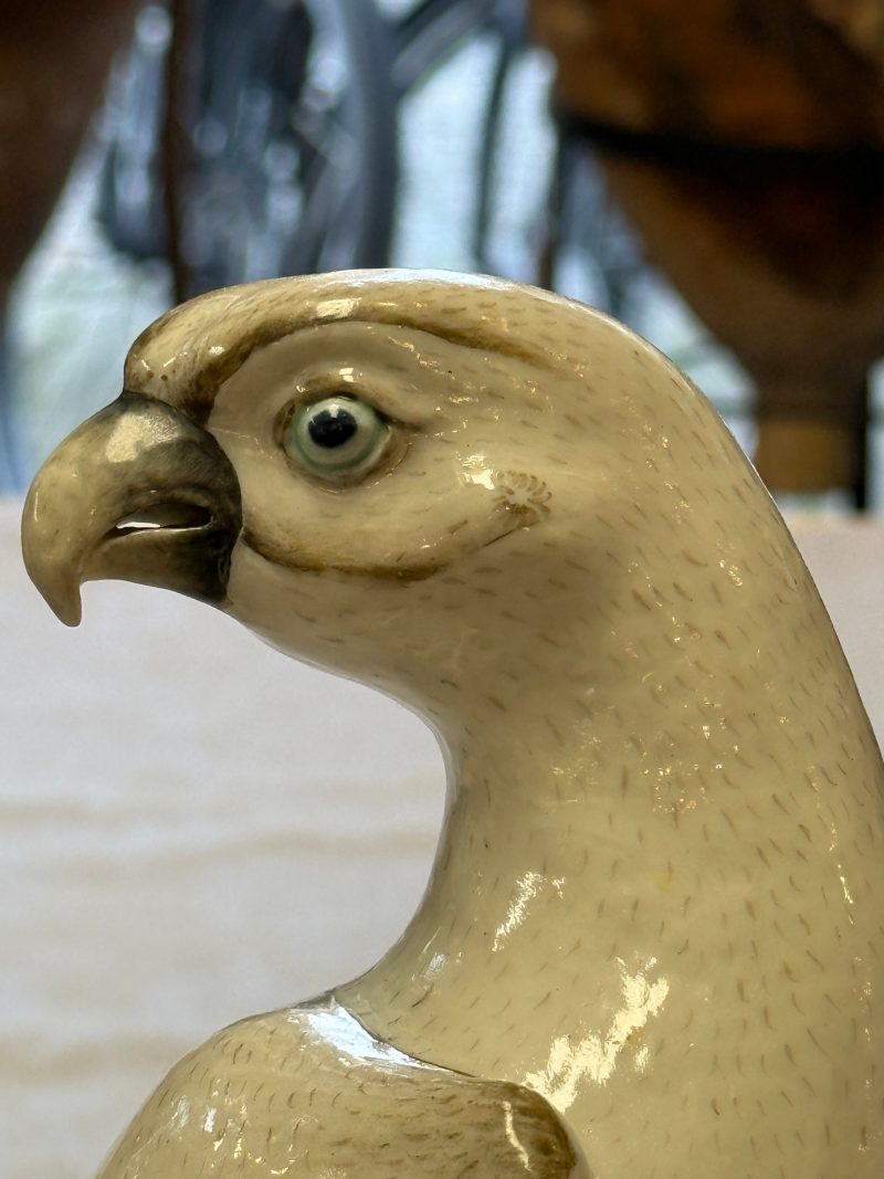A fine Chinese polychrome-glazed model of a hawk - 图13