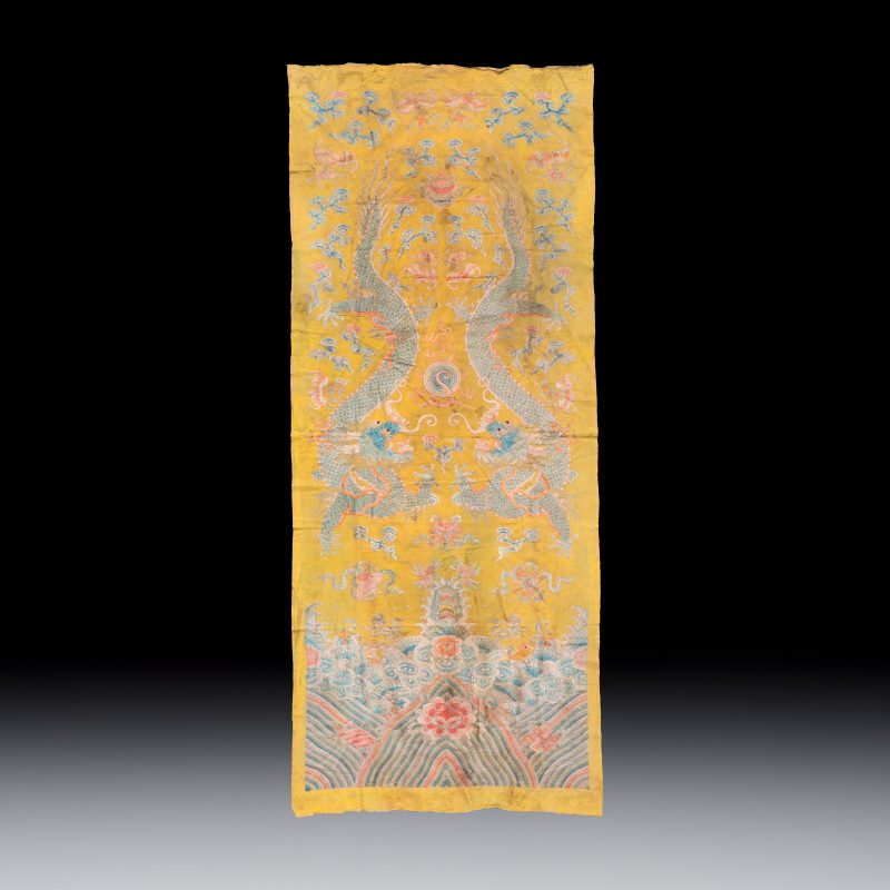 A pair of Chinese yellow-ground embroidered 'Dragons' and 'Phoenixes' panels - 图3
