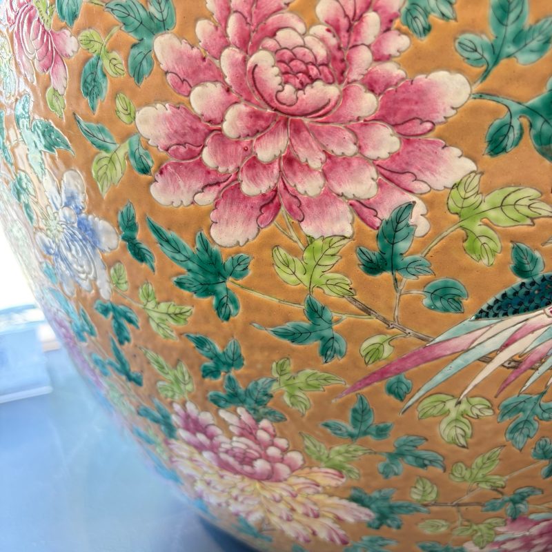 A large Chinese famille rose 'Phoenixes and Peonies' fish bowl for the Straits or Peranakan market - 图12