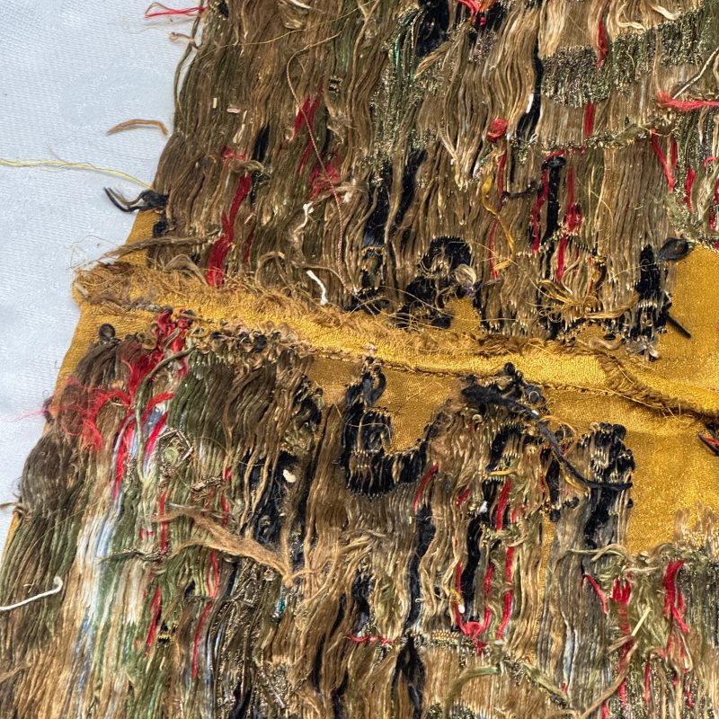 A rare Chinese peacock-feather brocade 'Dragons amid Clouds and Waves' panel - 图32