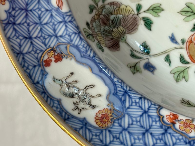 A Chinese verte-Imari 'Provinces' shaving bowl with the arms of Loven - 图5