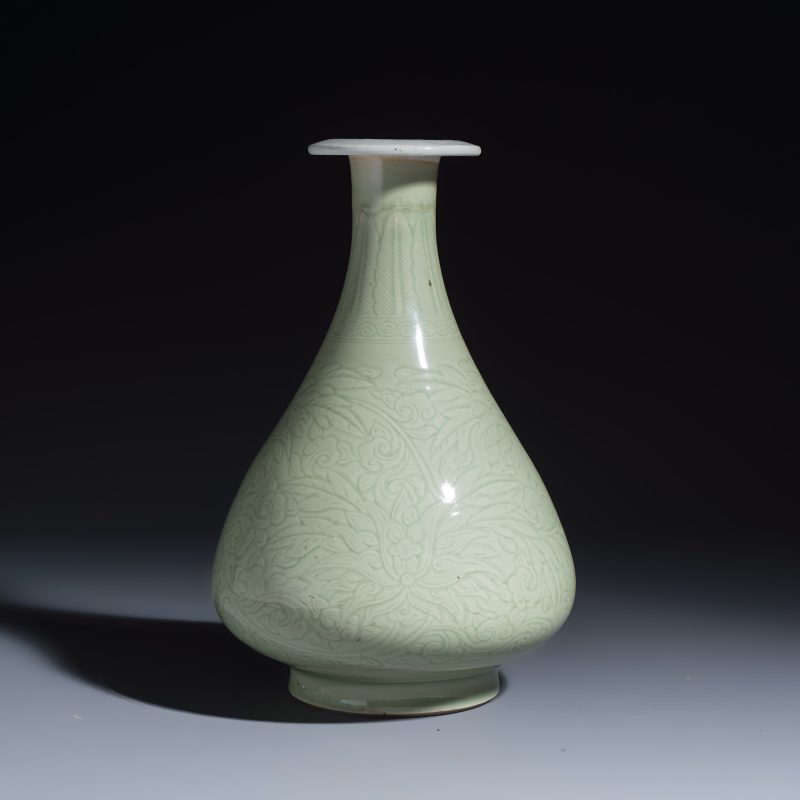 A Chinese celadon-glazed incised 'Yuhuchunping' vase with lotus scroll design - 图1