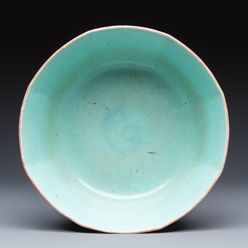 A Chinese famille rose blue-ground 'Baragon Tumed' octagonal bowl - 图6