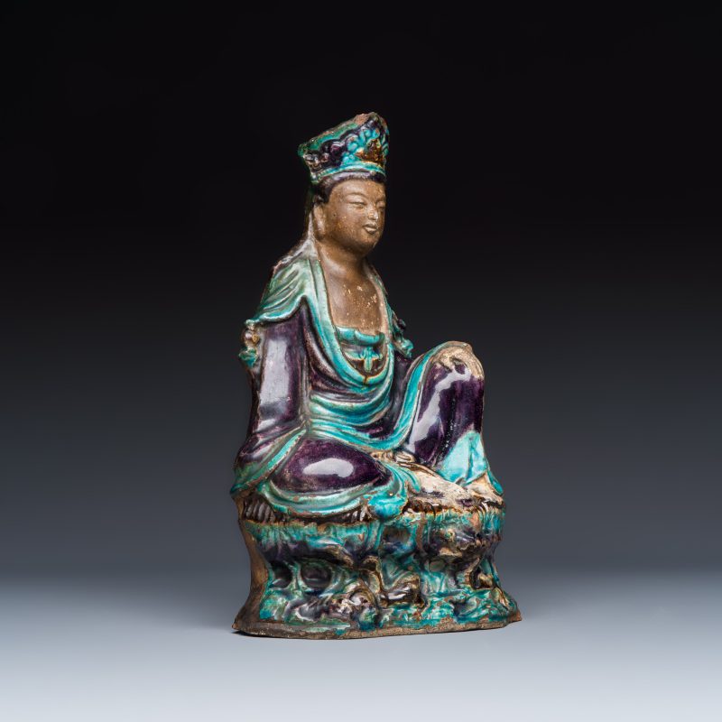 A Chinese Fahua-glazed stoneware model of Guanyin - 图5