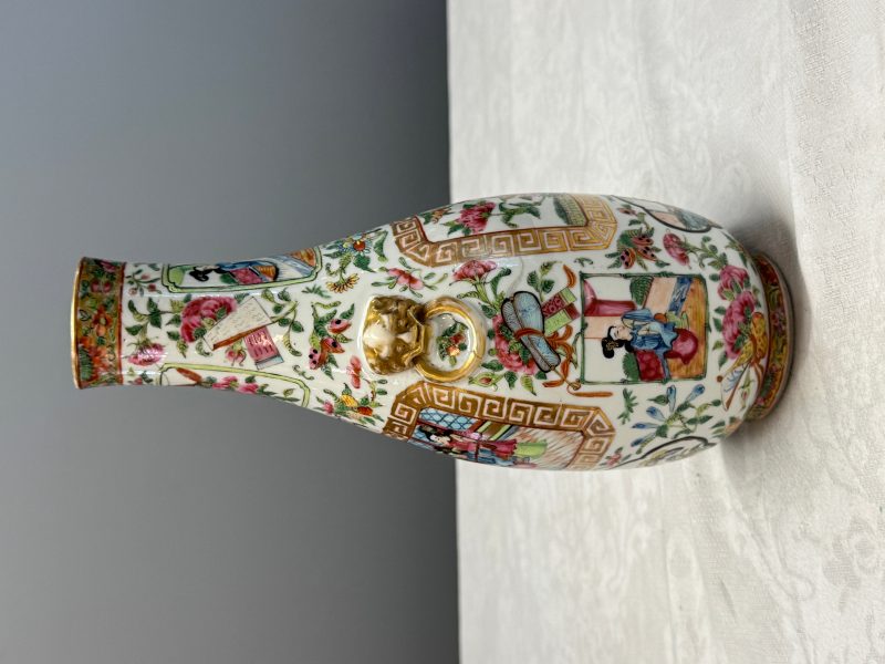 Four Chinese Canton famille rose vases and a covered bowl with figural design - 图75