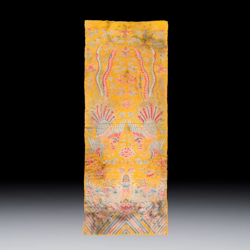 A pair of Chinese yellow-ground embroidered 'Dragons' and 'Phoenixes' panels - 图5