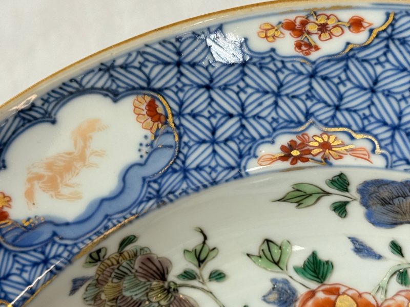 A Chinese verte-Imari 'Provinces' shaving bowl with the arms of Loven - 图7