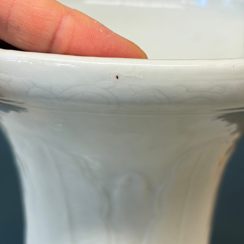 A Chinese white-glazed 'Bats among Clouds' vase with relief design - 图13