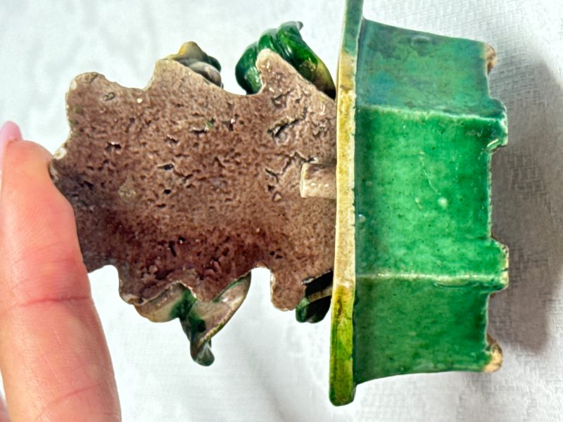 Three Chinese famille verte sancai biscuit 'Jardinière' incense stick holders - 图19