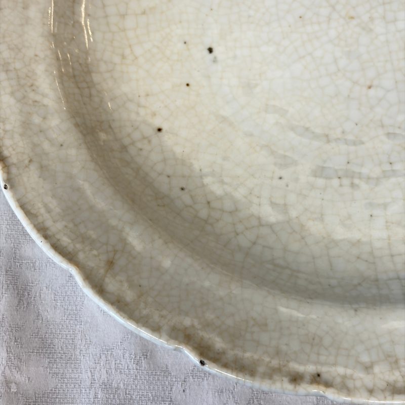 A Chinese blue and white 'Mandarin Duck' dish and a crackle-glazed dish - 图16