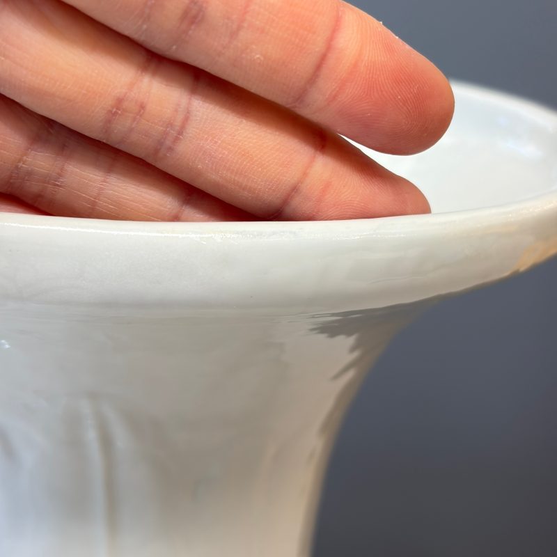 A Chinese white-glazed 'Bats among Clouds' vase with relief design - 图12