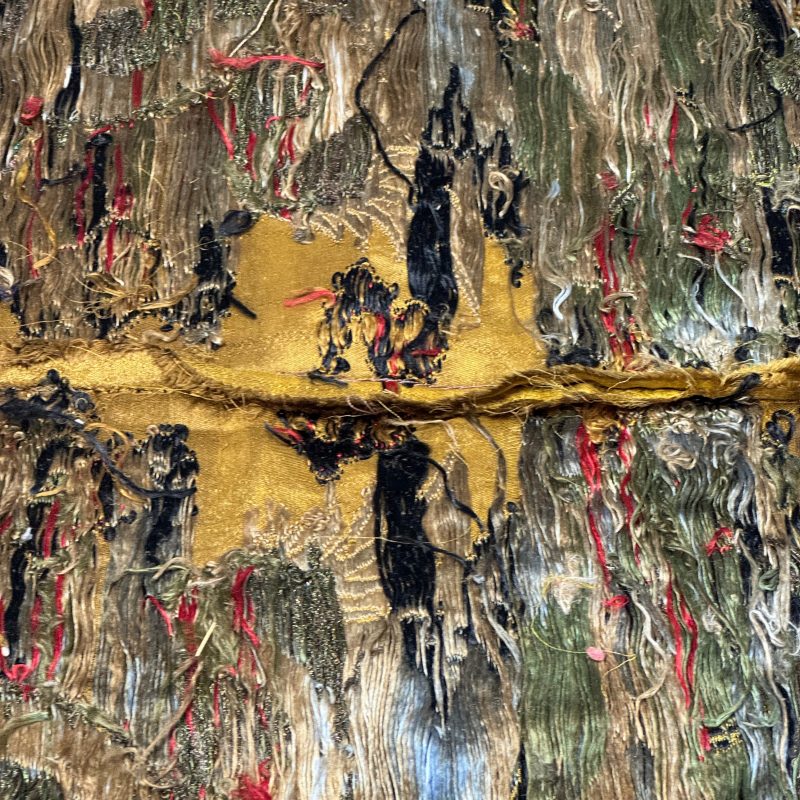 A rare Chinese peacock-feather brocade 'Dragons amid Clouds and Waves' panel - 图35