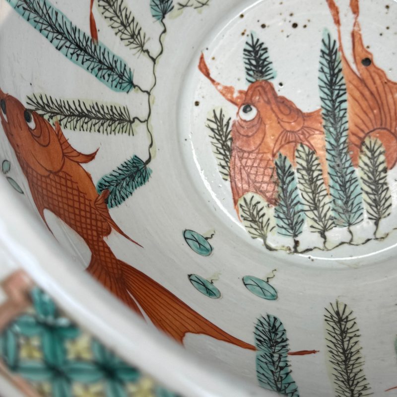 A pair of Chinese famille rose yellow-ground 'Antiquities' fish bowls with applied relief design - 图49
