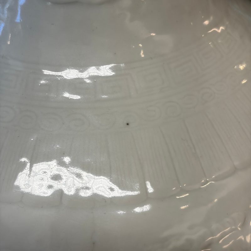 A Chinese white-glazed 'Bats among Clouds' vase with relief design - 图14