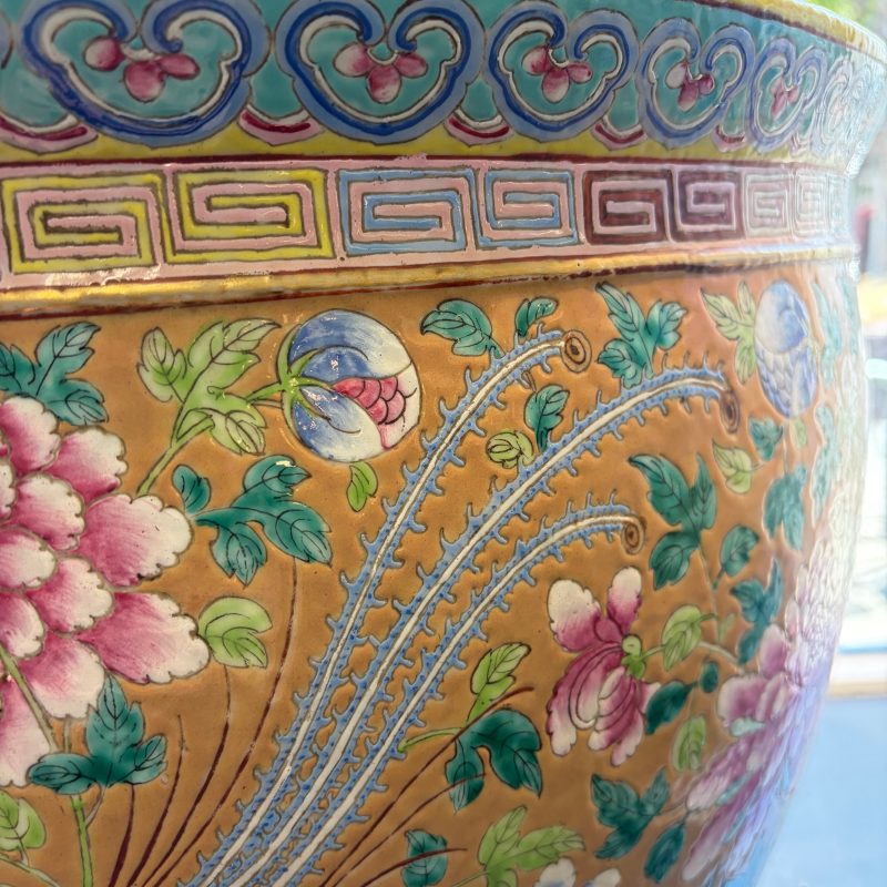 A large Chinese famille rose 'Phoenixes and Peonies' fish bowl for the Straits or Peranakan market - 图15