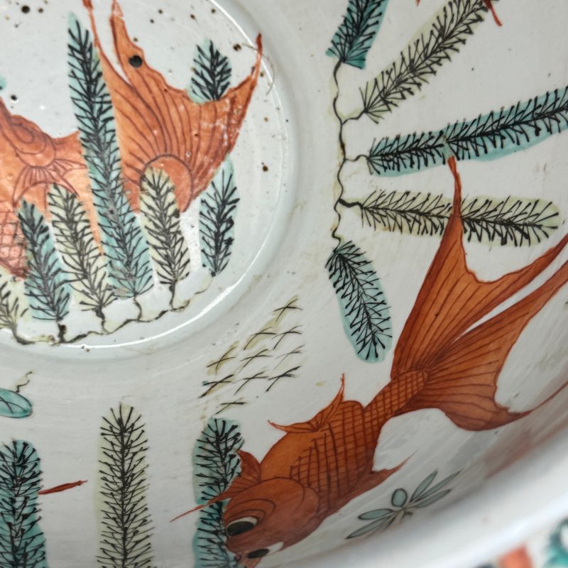 A pair of Chinese famille rose yellow-ground 'Antiquities' fish bowls with applied relief design - 图48