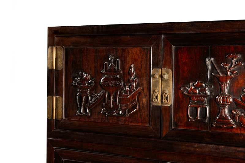 A finely carved ‘Hundred Antiques’ zitan compound cabinet, Sijiangui - 图4