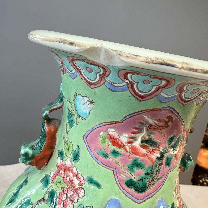 Three Chinese famille rose vases for the Straits or Peranakan market, one mounted as a lamp - 图22