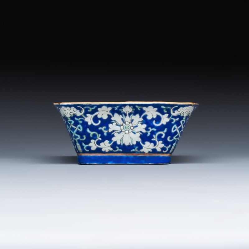 A Chinese polychrome-enamelled nine-piece sweetmeat set in a gilt-lacquered box - 图8