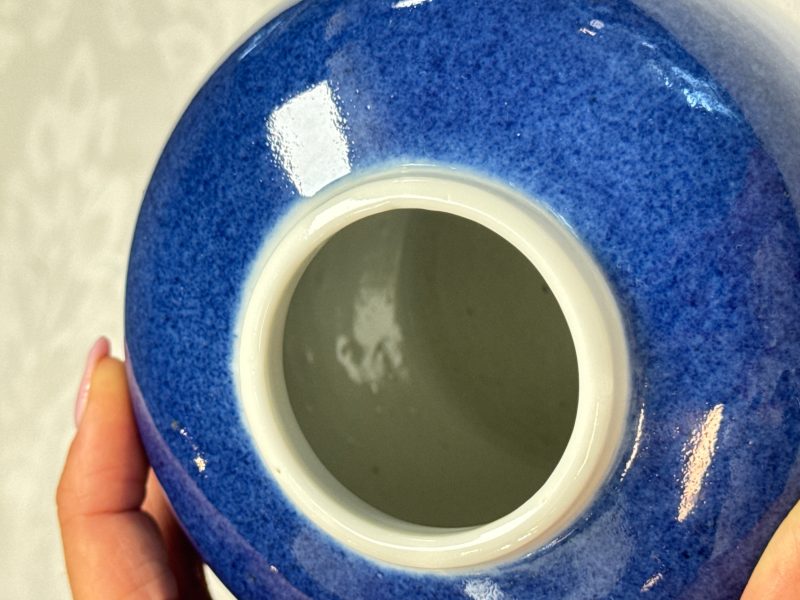 Three Chinese monochrome wares, one with a wooden stand - 图62