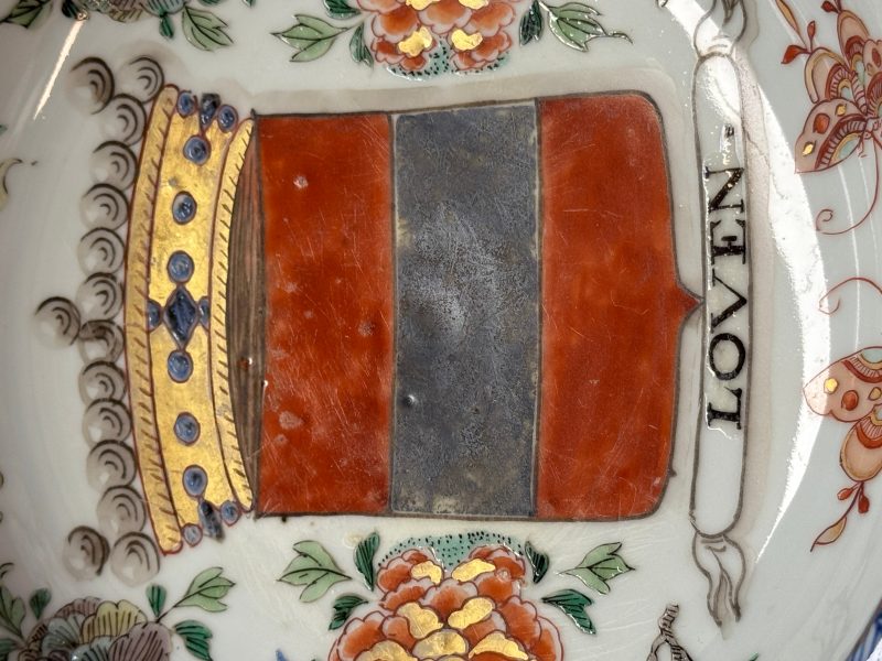 A Chinese verte-Imari 'Provinces' shaving bowl with the arms of Loven - 图8