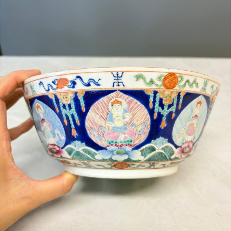 A Chinese famille rose blue-ground 'Baragon Tumed' octagonal bowl - 图10