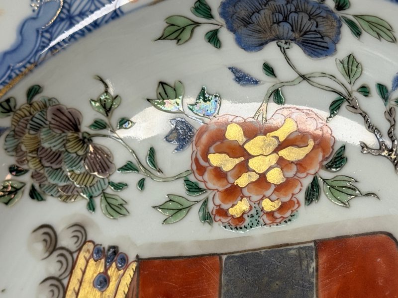 A Chinese verte-Imari 'Provinces' shaving bowl with the arms of Loven - 图9