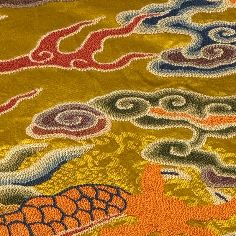 Two Chinese yellow-ground seed-stitch embroidered 'Dragon' panels - 图39