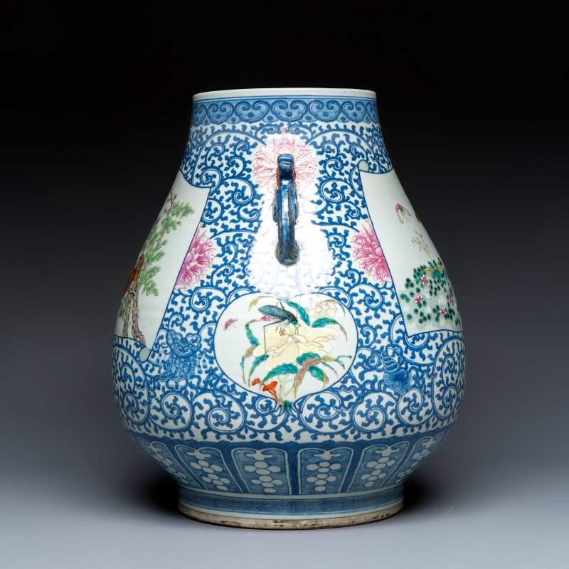 A large Chinese famille rose 'Hu' vase with birds and butterflies - 图5