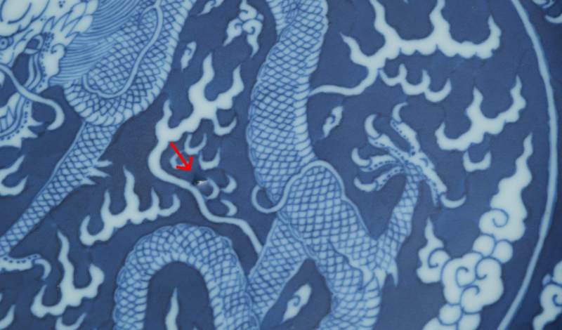 A pair of large blue and white reverse-decorated 'dragon' dishes, Daoguang mark and of the period (1821-1850) - 图12