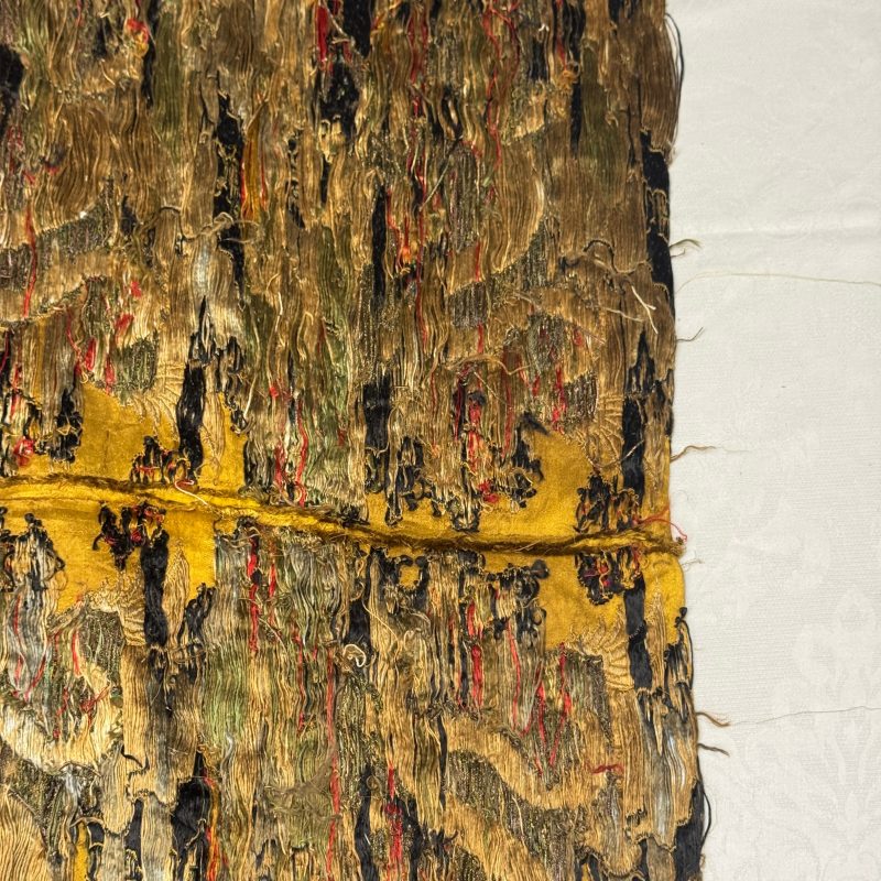 A rare Chinese peacock-feather brocade 'Dragons amid Clouds and Waves' panel - 图36